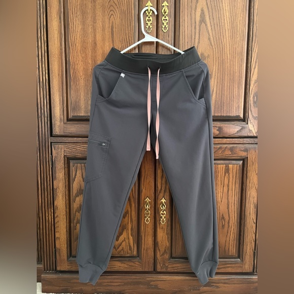 2 FIGS scrub sets CHARCOAL and MOSS XXS - Picture 6 of 15